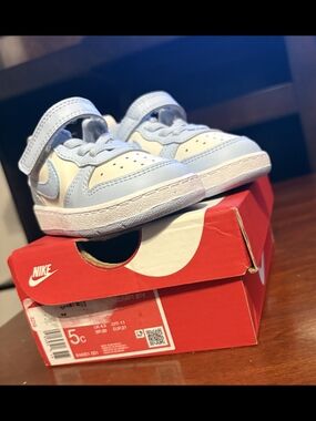 Nike Kids Light Blue and Cream Velcro Sneakers